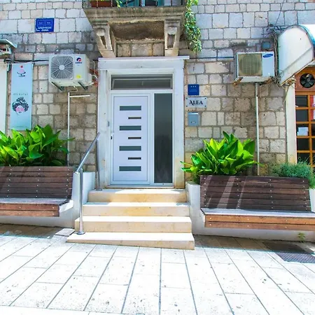 Old Town Alea Apartment *